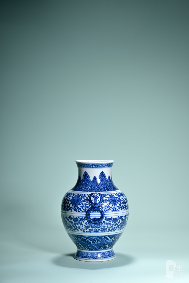 清乾隆 青花缠枝花卉纹铺首尊 - 图4